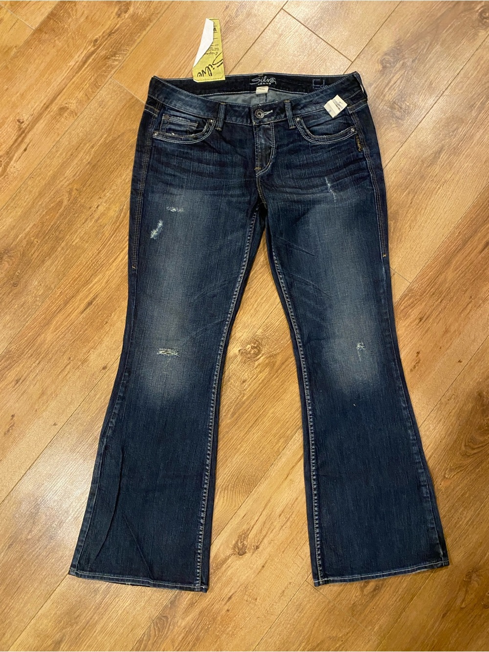New! Women’s Silver jeans co. flare Jeans, dark wash size- 32W 33L